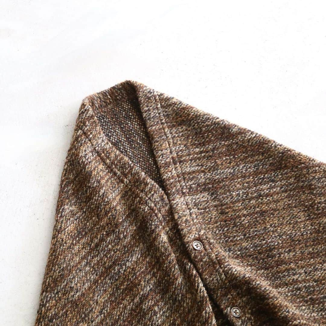 wonder_mountain_irieさんのインスタグラム写真 - (wonder_mountain_irieInstagram)「_ Engineered Garments / エンジニアードガーメンツ “Button Shawl -Poly Wool Melange Knit” ￥23,100-  〈online store / @digital_mountain〉 https://www.digital-mountain.net/shopdetail/000000017923  【オンラインストア#DigitalMountain へのご注文】 *24時間受付 *14時までのご注文で即日発送 tel：084-973-8204  We can send your order overseas. Ordering procedure details can be found here. >>http://www.digital-mountain.net/html/page56.html   #EngineeredGarments #エンジニアードガーメンツ #wm_ladies  実店舗：@wonder_mountain_ #WonderMountain  〒720-0043  広島県福山市船町2-23 JR 「#福山駅」より徒歩10分 #ワンダーマウンテン #japan #hiroshima #福山 #福山市 #尾道 #倉敷 #鞆の浦 近く  WOMEN/GOODS： @hacbywondermountain」11月14日 23時00分 - wonder_mountain_