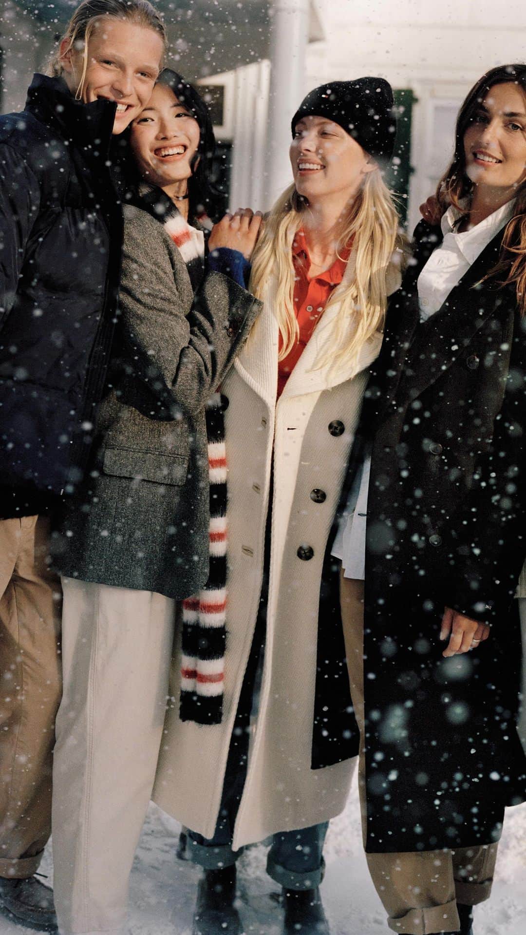 Tommy Hilfigerのインスタグラム：「Easy. Effortless. Essential. Introducing the classics for every holiday moment. #Holiday」