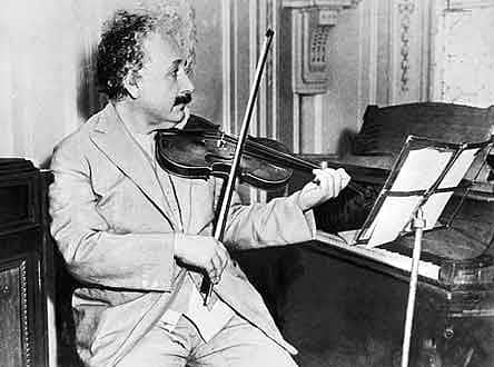 アルベルト・アインシュタインのインスタグラム：「“If I were not a physicist, I would probably be a musician. I often think in music.” – Albert Einstein」