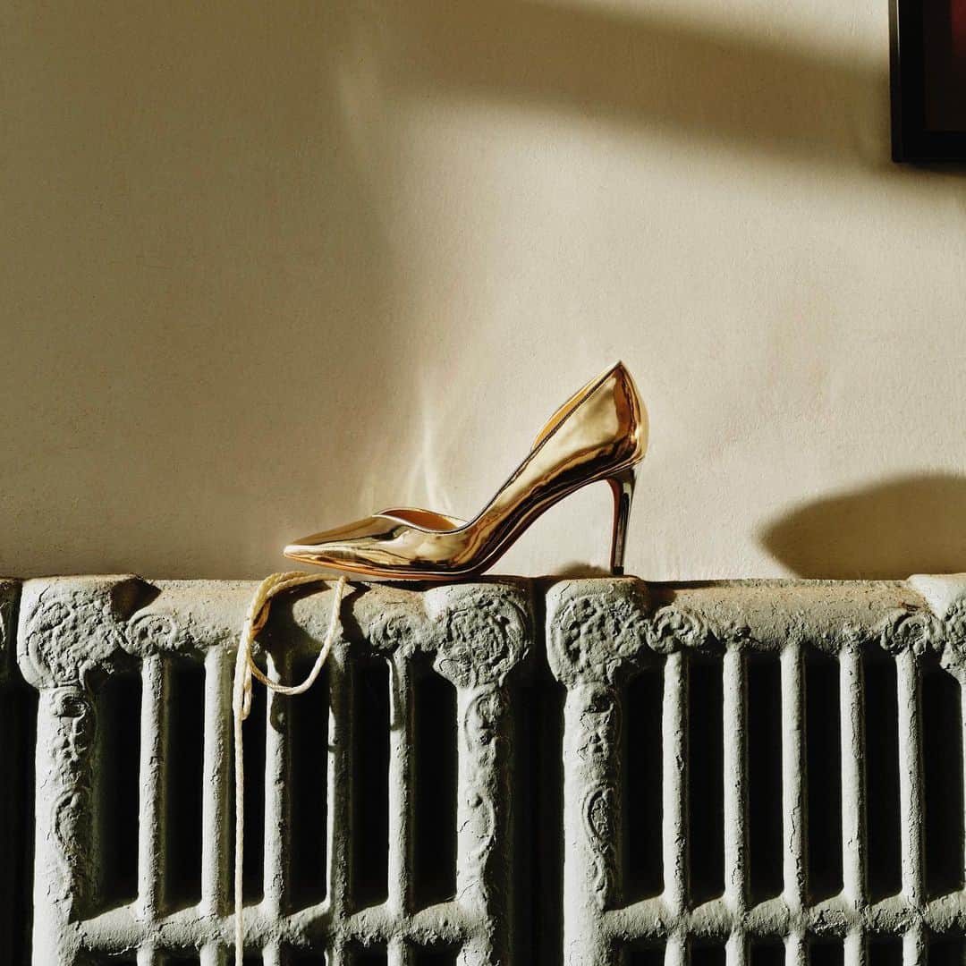 のインスタグラム：「EXCLUSIVELY BG 💜 From Alexandre Birman comes a holiday capsule of perfect party shoes, only at BG.」
