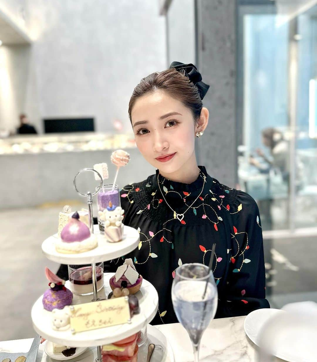 のぼりもえさんのインスタグラム写真 - (のぼりもえInstagram)「27歳になりました🥰  変わらず楽しく過ごしながらSNS発信していくので..✨ 暖かく見守っていただけると幸いです🐻🩷  2023.11.13  #アフタヌーンティー#コスメ紹介#今日のメイク#メイク動画」11月14日 23時04分 - moe_nobori