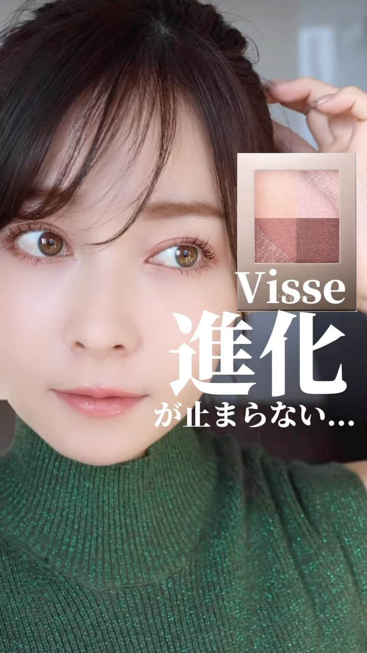 山口夏実のインスタグラム：「Viseeの進化が止まらない...! 毎度トレンドに合ったヒットアイテムを出してくれる @visee_kose 🫶🏻 1320円で買えるなんて最高じゃない？ 最近のプチプラは質感も絶妙な色味も本当クオリティ高いから、驚きます🥹 このアイシャドウは11月16日発売🌕 ぜひGETして！♡  ☑️ニュアンスデューイクリエイター #PK-3 ノーブルピンク <<<<<<<<<<<<<<<<<<<<<<<<<<<<<< MAKE&HAIR @natsumi19910625 private🍋　@natsu_koryouri workout 🌿 @natsumi_workout  <<<<<<<<<<<<<<<<<<<<<<<<<<<<<<  #メイク#新作コスメ#コスメレビュー#美容垢#新作コスメ#メイク動画#コスメ好きさんと繋がりたい#make#cosme#makeup#秋コスメ#秋メイク#イエベ春#カラコンなし#秋新作コスメ2023#visee#ヴィセ#ニュアンスデューイクリエイター」