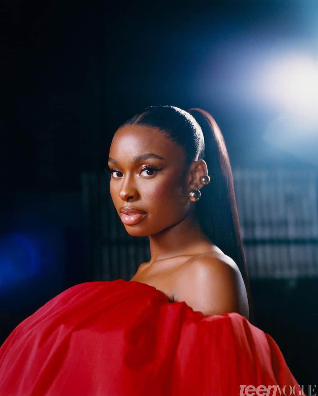 Teen Vogueのインスタグラム：「The inspiring part of Coco Jones’s (@cocojones) story isn’t found solely in the highs; it’s also buried in the lows, during which her faith and confidence faltered but never shattered.  There is inherent power in the image of a dark-skinned Black woman refusing to let the repeated rejection she’s faced in Hollywood deter her from the success she’s claimed for herself. There is beauty in finally achieving your dreams after relinquishing the desire for “perfection” and, instead, leaning into authenticity.  “I could feel when a crowd wasn’t engaged with me. I could feel when a casting person wasn’t impressed with me, and I hated it,” Jones says in her cover interview. “I needed to eat for me, because I’m like, ‘Y’all, I’m really that girl, and if you’re not seeing it, I must be doing something wrong.’”  Read her full interview with Teen Vogue at the link in bio.  📸: @chinxzam Photo Retouching: @matty.so Stylist: @melreneestyles Tailor: @lindz_tailor Hair: @iamdavontae at @opusbeauty using @kisscolorsandcare Manicurist: @fri3ndlynails at @10piecenails Makeup: @raisaflowers at @_e.d.m.a Producer: @leahmaraproductions Location: @unitedpalacenyc」