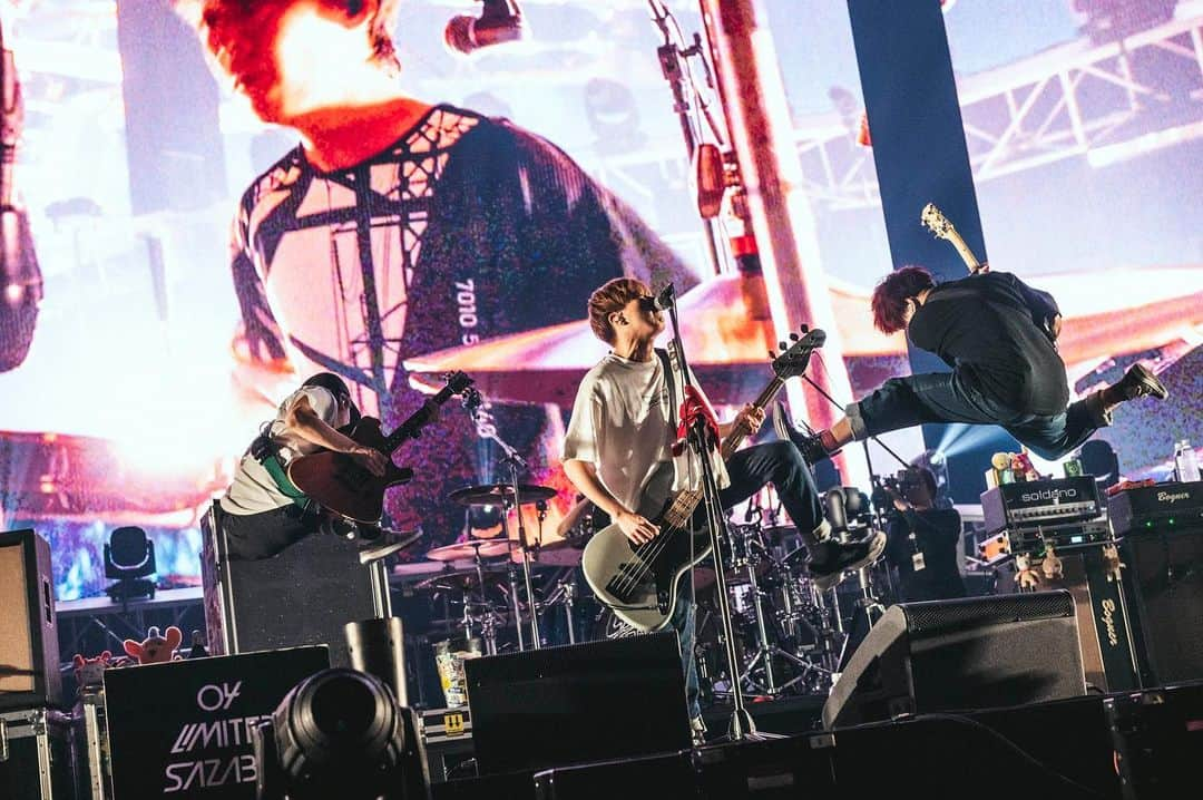 04 Limited Sazabysさんのインスタグラム写真 - (04 Limited SazabysInstagram)「. 11/11(土) 日本武道館 DAY1 『THE BAND OF LIFE』  📸 @takeshiyao」11月14日 23時08分 - 04limitedsazabys_official