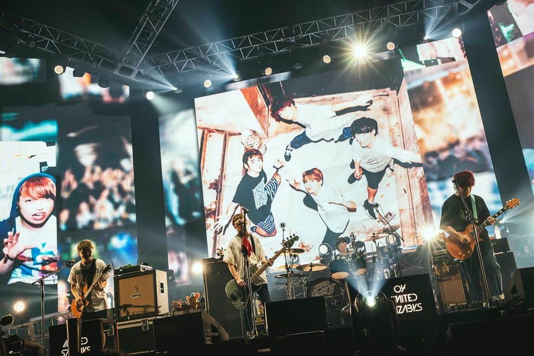 04 Limited Sazabysさんのインスタグラム写真 - (04 Limited SazabysInstagram)「. 11/11(土) 日本武道館 DAY1 『THE BAND OF LIFE』  📸 @takeshiyao」11月14日 23時08分 - 04limitedsazabys_official