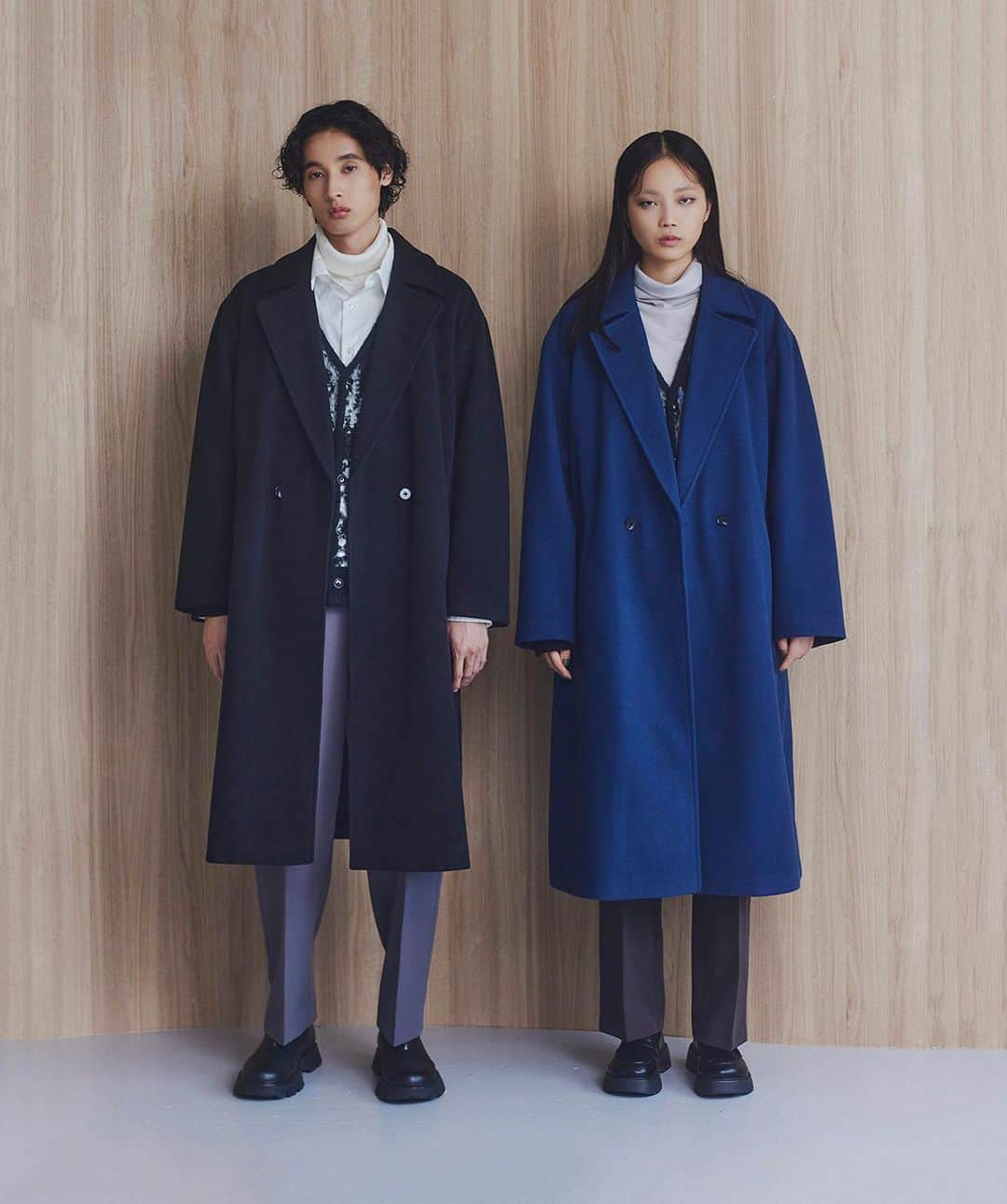 tk.TAKEO KIKUCHIのインスタグラム：「【FEATURE】  WINTER OUTER LOOK  coat(商品番号 170-97204) テックメルトンオーバーチェスターコート ¥23,100(TAX IN)  詳しくは @tk.takeokikuchi_official  からオフィシャルサイトをチェック！  #tkTAKEOKIKUCHI #tk #takeokikuchi #ティーケータケオキクチ #タケオキクチ #チェスターコート #コート #コートコーデ #ダブルチェスター」