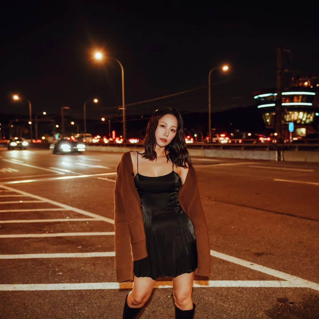 Diem、のインスタグラム：「첫장 내 최애사진🤎 좋은사람들과 함께했던 가을밤🍂」