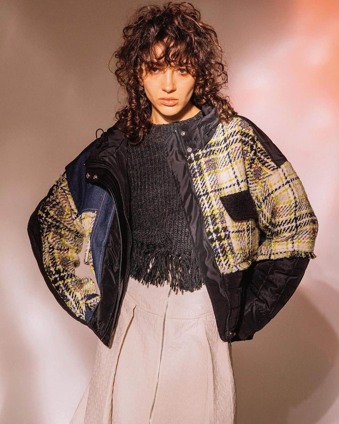 AULA AILAのインスタグラム：「【2023 FALL & WINTER COLLECTION】  TWEED COMBINATION HOODIE BLOUSON  COLOR BLACK SIZE 0 ¥35,200  ✔️AULA AILA OFFICIAL WEB STOREにて発売中」