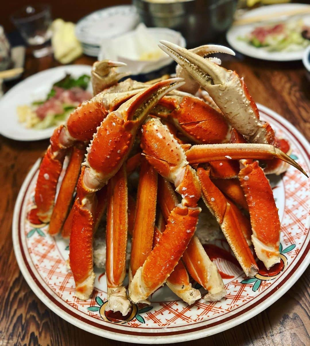 TOGGYのインスタグラム：「クライアント＆エージェンシーとの 蟹コース忘年会🦀  蟹のプリン体は 案外少ないんだとかw」