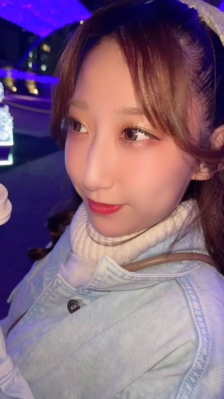 おもちのインスタグラム：「☆  人肌恋しくなる季節だね💎✨  寒すぎて凍えたので一緒にデートしよ🪿笑  ・ ・ ・」