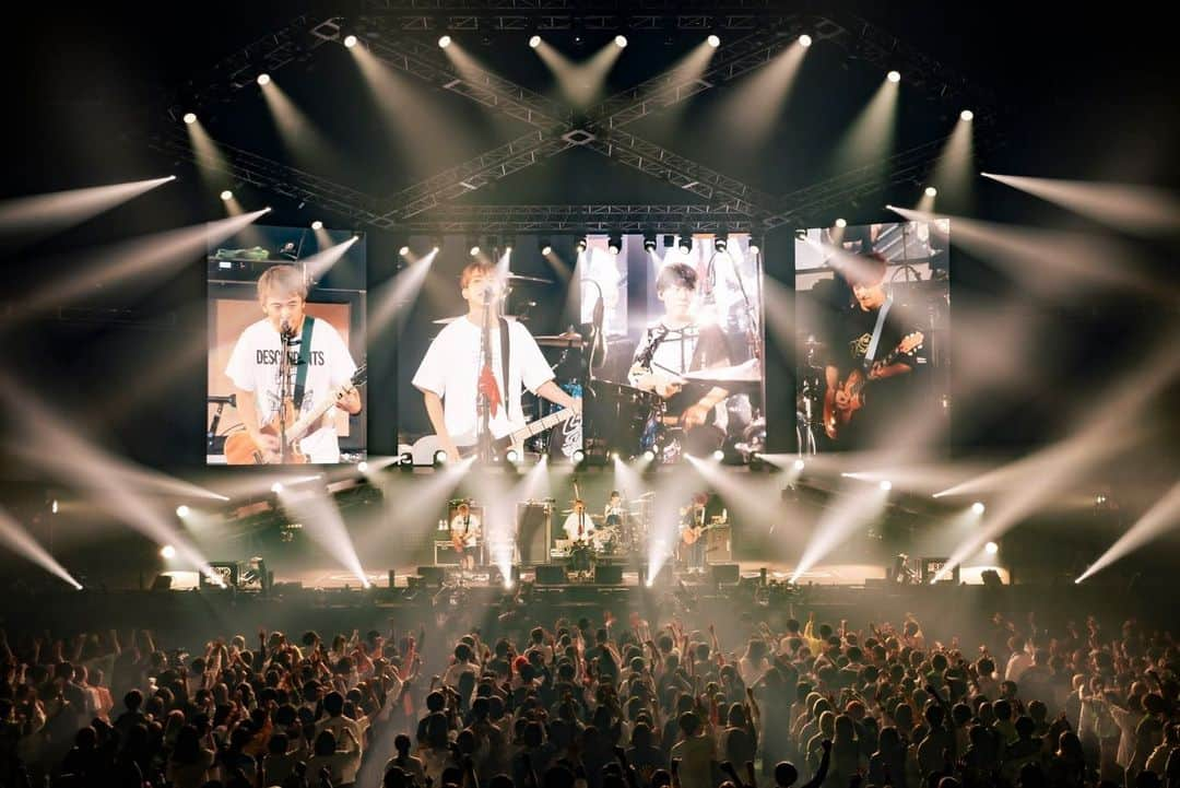 04 Limited Sazabysさんのインスタグラム写真 - (04 Limited SazabysInstagram)「. 11/11(土) 日本武道館 DAY1 『THE BAND OF LIFE』  📸 @fujiitaku」11月14日 23時19分 - 04limitedsazabys_official