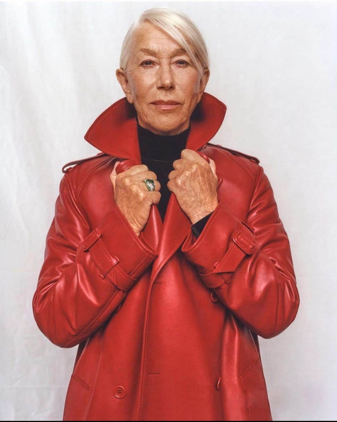 エルマンノシェルヴィーノさんのインスタグラム写真 - (エルマンノシェルヴィーノInstagram)「The legendary @helenmirren stuns in #ErmannoScervino, as seen on @dujourmedia.   Ph. by @nickthompsonstudio  Styling by @oliver_volquardsen   #ErmannoScervino #FW23」11月14日 23時30分 - ermannoscervino