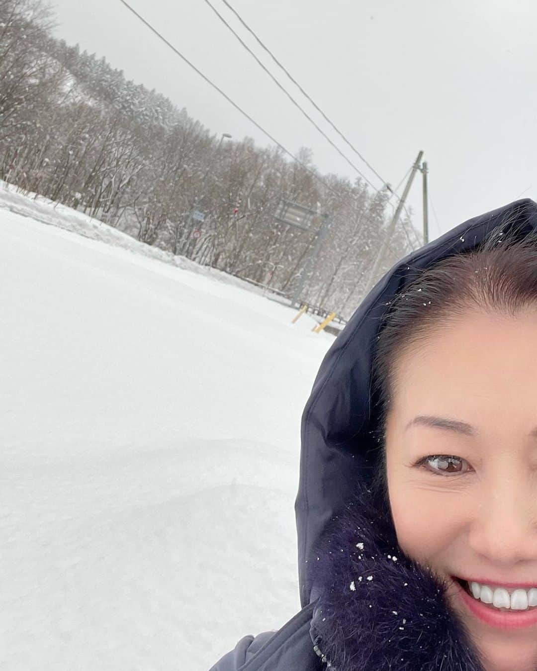 岡安弥生さんのインスタグラム写真 - (岡安弥生Instagram)「ついに、この季節がやってきた❄️⛄️✨ #今期初ダウン着用でリポート#雪#冬#北海道#幌加内#旭川#雪景色#幻想的#綺麗#寒い#羽鳥慎一モーニングショー」11月14日 23時30分 - yayoin3