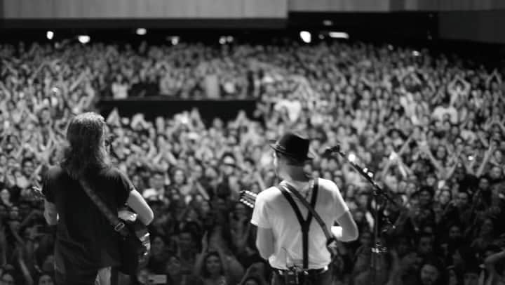 The Lumineersのインスタグラム：「Bogotá! Loudest crowd yet! ♥️🇨🇴♥️ | 📸: @rkdeeb」