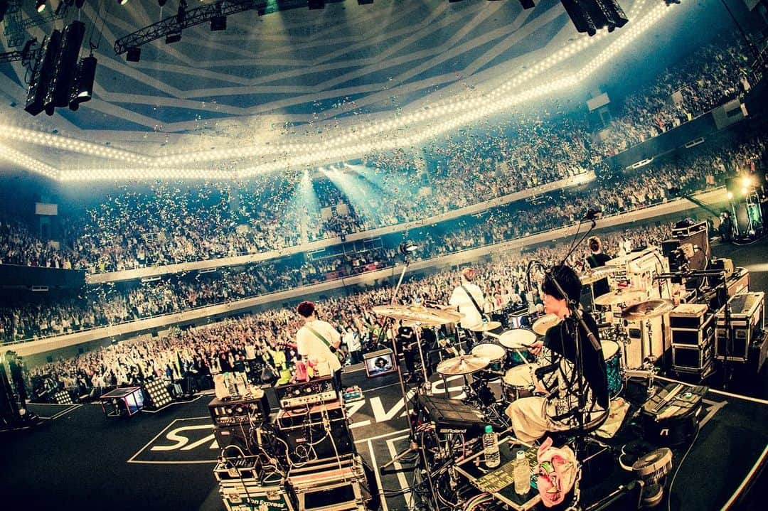 04 Limited Sazabysさんのインスタグラム写真 - (04 Limited SazabysInstagram)「. 11/12(日) 日本武道館 DAY2 『THE BAND OF LIFE』  📸 @yamada_mphoto」11月14日 23時29分 - 04limitedsazabys_official