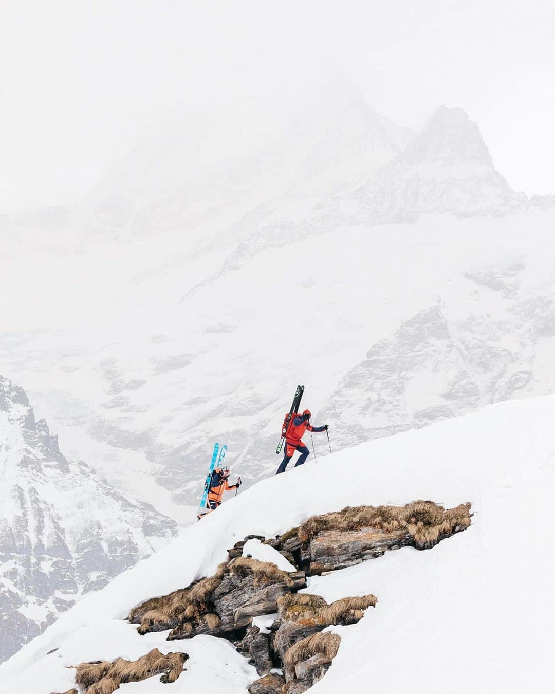 ミレーのインスタグラム：「❄ Be well-prepared for the coming #winterseason!   To raise awareness on an important subject, we organize a dozen in-store training sessions to address the basic notions of #safety in the mountains.   Since safety is more than talk, join us at our next Millet Safety Academy powered by @captainwild_official!  Link in bio to subscribe to our next event.   s/o @outdoorinterlaken  . . . #MILLET #CAPTAINWILD」