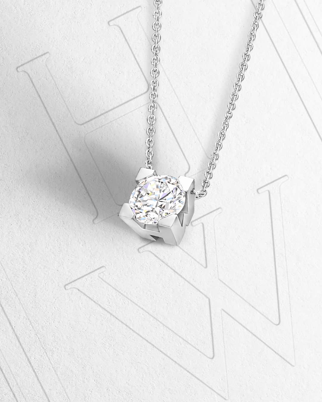 ハリー・ウィンストンのインスタグラム：「At once classic and contemporary, this exquisite pendant shines with a round brilliant diamond stone and Harry Winston’s iconic “HW” initials incorporated in the design. Tap the link in bio to discover sophisticated jewels from the HW Logo collection. #HWLogo #HarryWinston」
