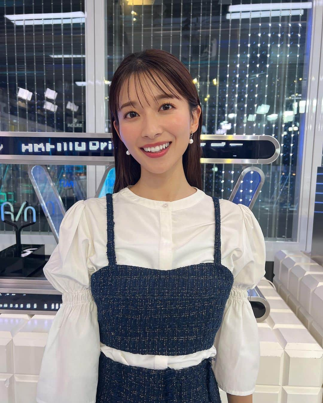 山本里菜のインスタグラム：「.  ABEMA Prime ご視聴ありがとうございました💙  仁科アナウンサーの代役を務めました。  難しいテーマでしたが、皆さんからの色々な話を聞けて 私自身が勉強になりました！  セットアップ&靴...@randa_pic  ピアス...@muku__official___   #アベプラ　#abema  #randa #メイク」