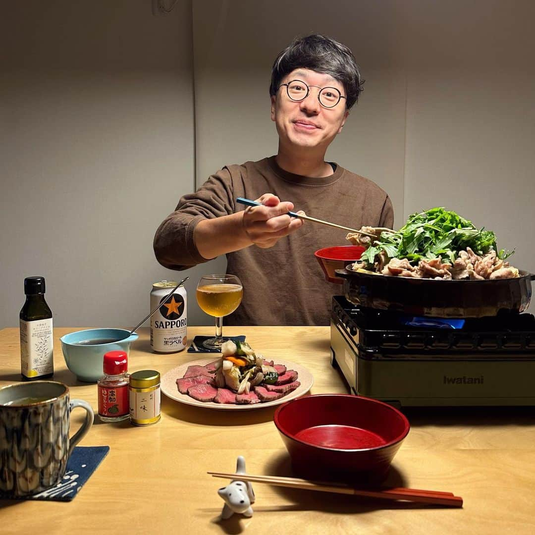 みわこのインスタグラム：「＊ きょうも1日おつかれさま🍲☺️🤓♡ 今夜は豚肉とこんにゃくと水菜のはりはり鍋でした。」