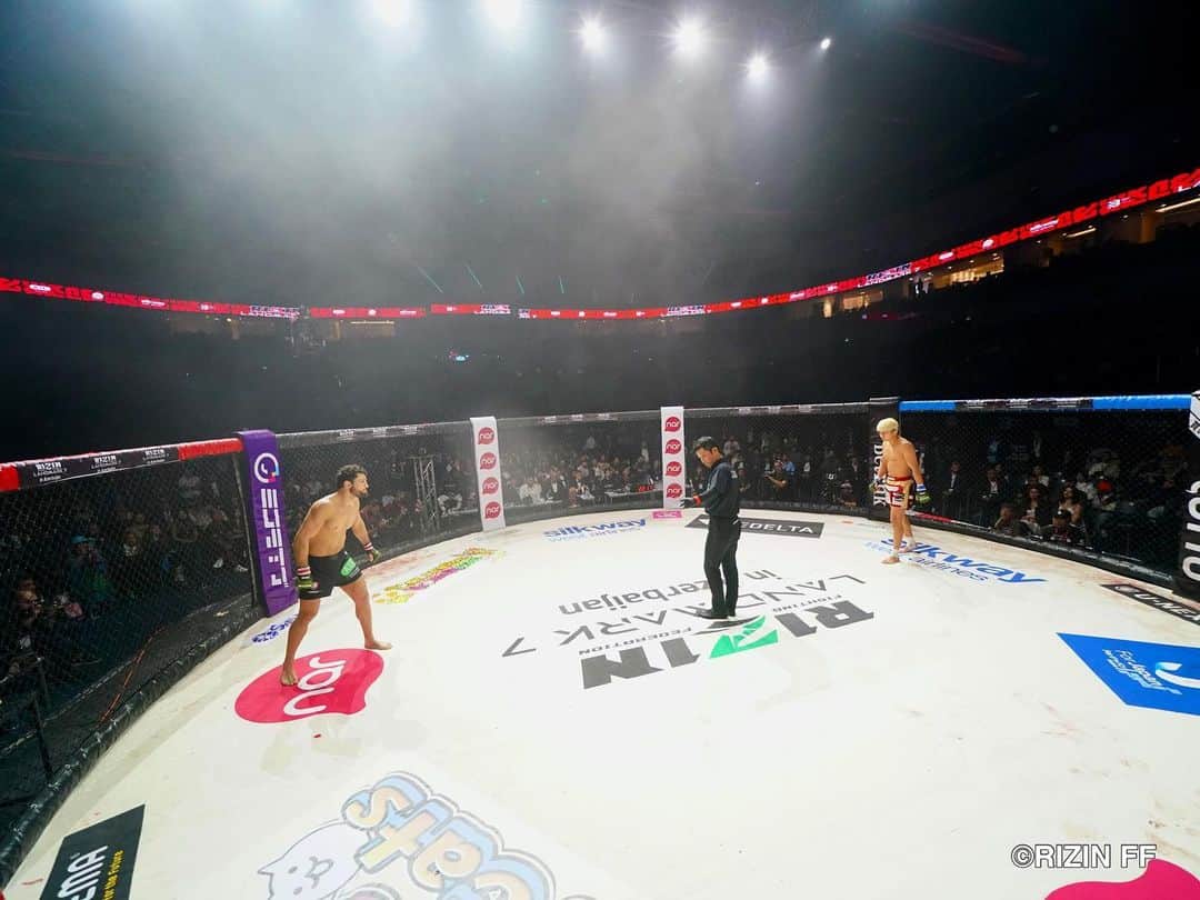 RIZIN FF OFFICIALのインスタグラム：「𝙏𝙝𝙚 𝙎𝙩𝙖𝙧 ⭐️ 𝙆𝙚𝙚𝙥𝙨 𝙎𝙝𝙞𝙣𝙞𝙣𝙜!  𝙏𝙚𝙖𝙢 𝙍𝙄𝙕𝙄𝙉 𝙒𝙤𝙧𝙡𝙙 🌎 𝟯-𝟮 𝙏𝙚𝙖𝙢 𝙍𝙄𝙕𝙄𝙉 𝘼𝙯𝙚𝙧𝙗𝙖𝙞𝙟𝙖𝙣 🇦🇿   @suzuki.chihiro0514 defeats @vugar_karamov by KO(Ground Punch) 1:28 of Round 1. #RIZIN #RIZINFF #MMA」