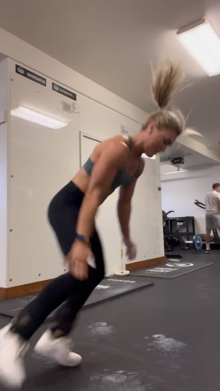 Katrin Tanja Davidsdottirのインスタグラム：「am speed intervals ⚡️ @brookslaich @hwpotraining」