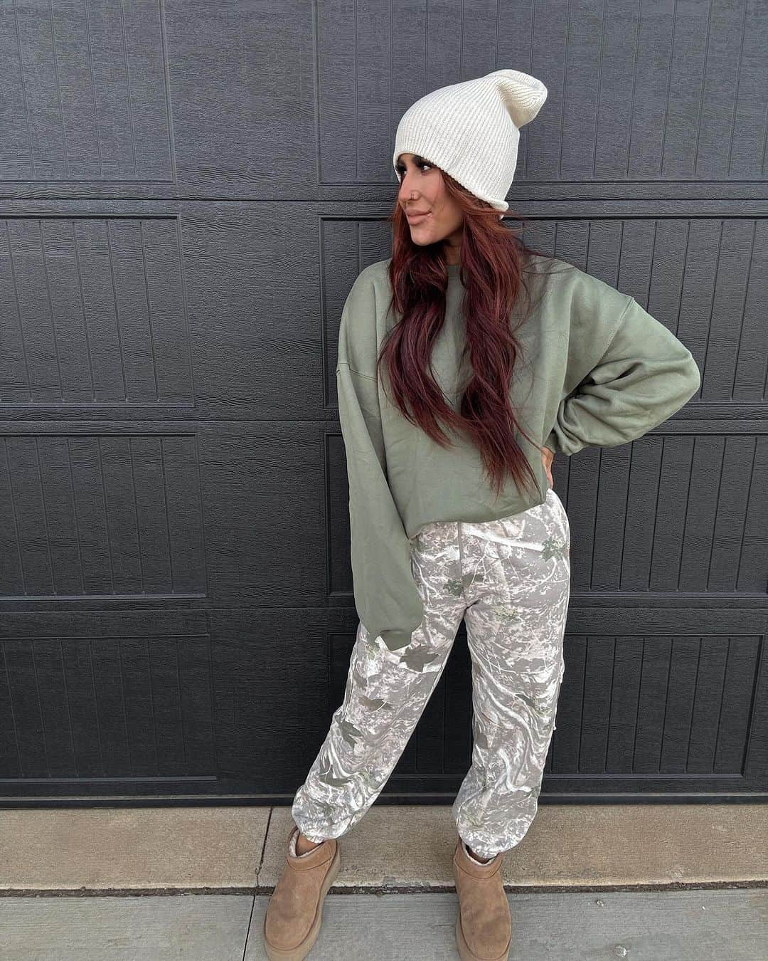 Chelsea Houskaのインスタグラム：「Some of my favorite casual looks with @shoplilyandlottie pieces 🤎 make sure to snag the Austin hoodie that is releasing TODAY. And if you haven’t preordered the camo joggers yet - RUN!   I’ll post some fun deals with these outfits in my stories!」