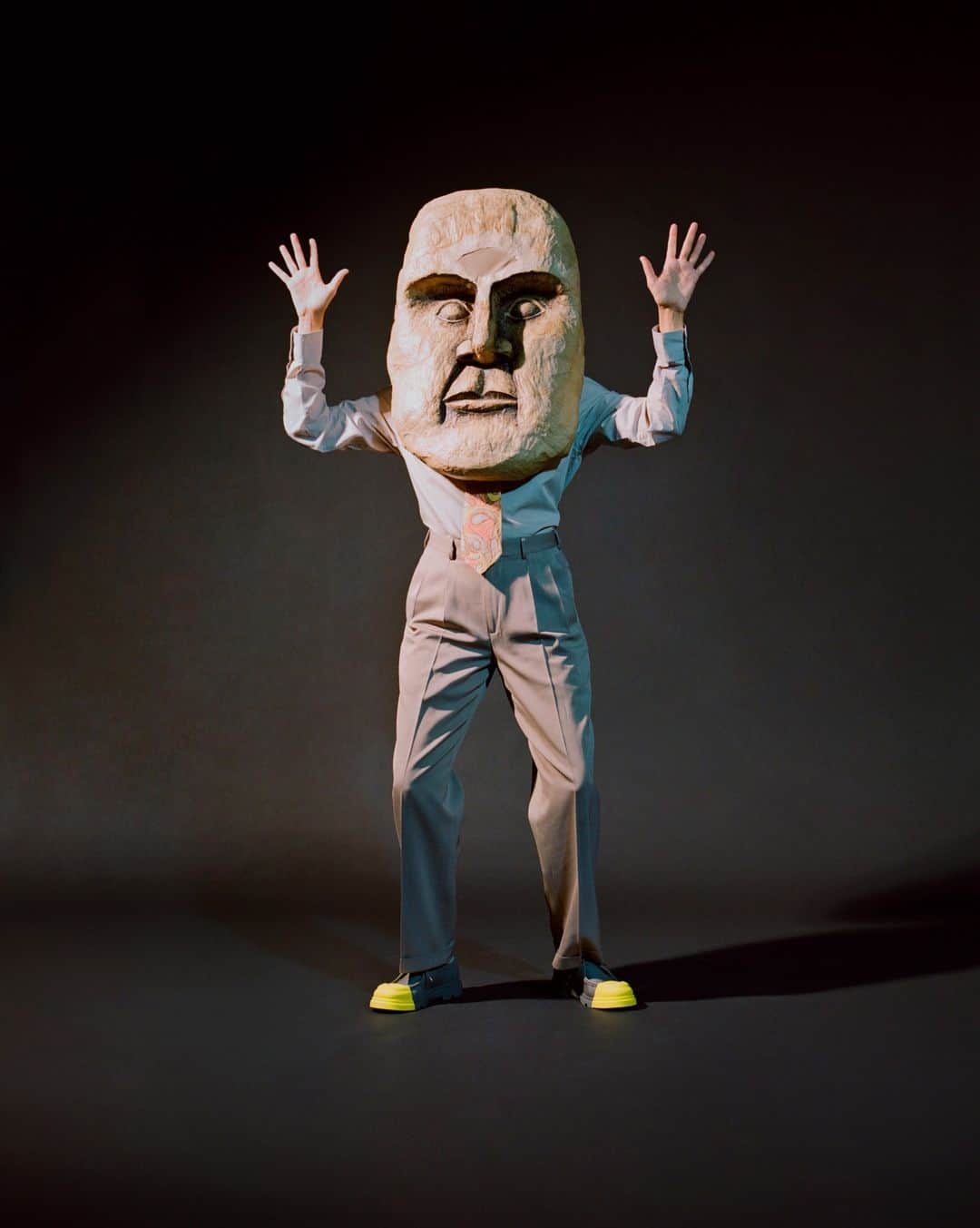 カンペールのインスタグラム：「junction​ /ˈdʒʌŋ(k)ʃn/​ noun​ a point where two or more things are joined.​  *Handmade masks by @theatreoftheancients , an Eivissa-based performance company joining ancient mythology with the now. Link in bio.」