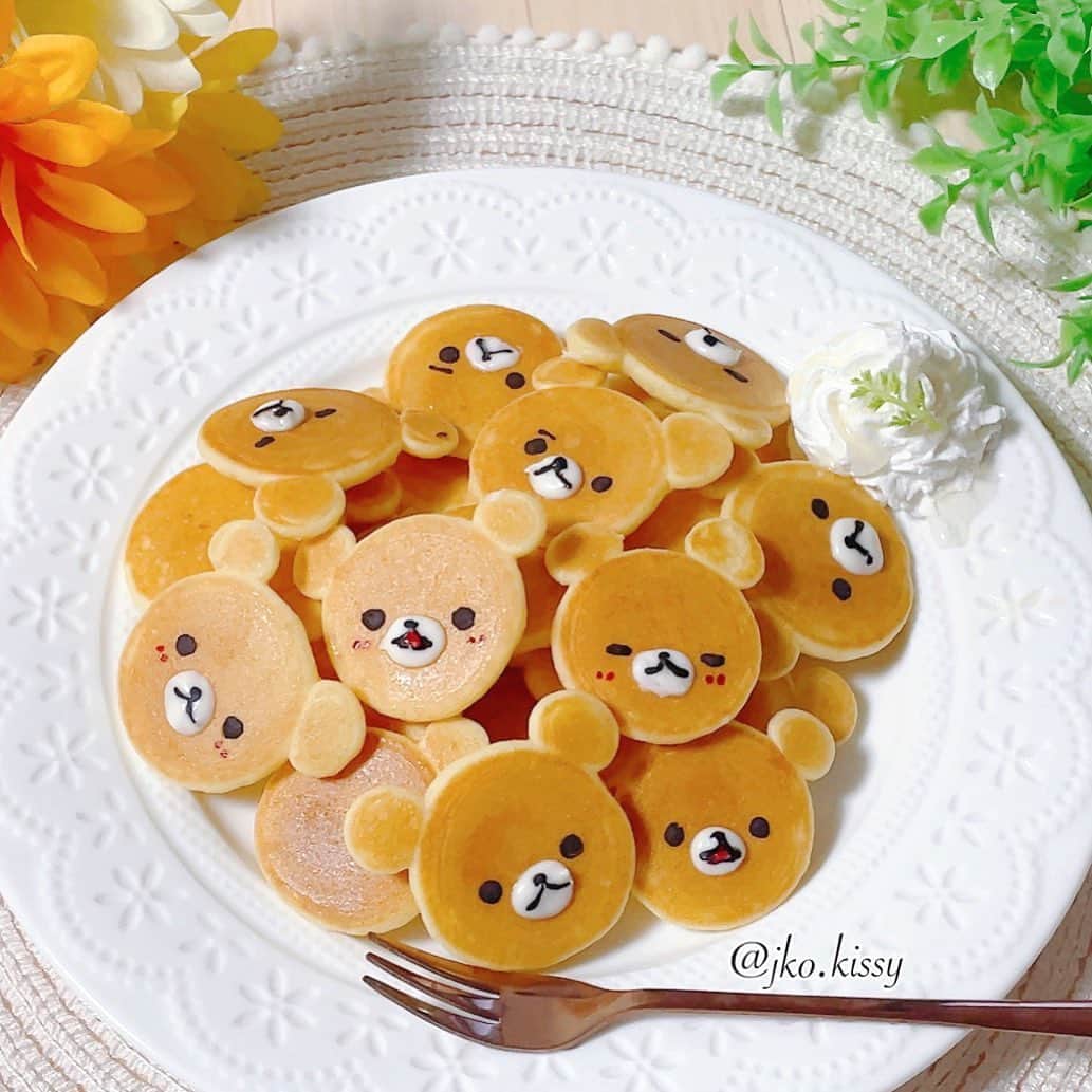 Rilakkuma US（リラックマ）のインスタグラム：「✨ Look at the many expressions of Rilakkuma on these pancakes made by @jko.kissy Rilakkuma pancakes look content ~ 🥞  #rilakkumaus #rilakkuma #sanx #sanxoriginal #kawaii #plush #plushies #リラックマ #サンエックス #food #pancake #character」