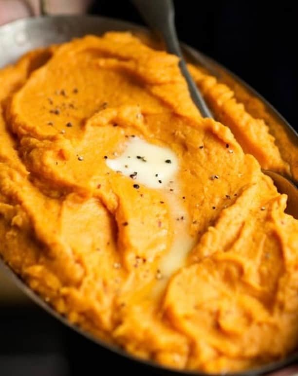 アイナ・ガーテンさんのインスタグラム写真 - (アイナ・ガーテンInstagram)「Is it really almost Thanksgiving?! Whether you like sweet potatoes sautéed with balsamic vinegar, puréed with chipotle peppers and maple syrup, or stuffed with Taleggio and thyme, we've got you covered.   1. Glazed Sweet Potatoes - Go-To Dinners, page 186. 2. Chipotle Smashed Sweet Potatoes - Cooking for Jeffrey, page 154. 3. Twice-Baked Sweet Potatoes - Make it Ahead, page 180.  This week, I'll be sharing three recipes for each classic Thanksgiving side. Tomorrow we'll be doing Brussels sprouts!  Do you have a favorite Thanksgiving side?  Recipes linked in bio. 📸 @quentinbaconphoto」11月15日 0時05分 - inagarten