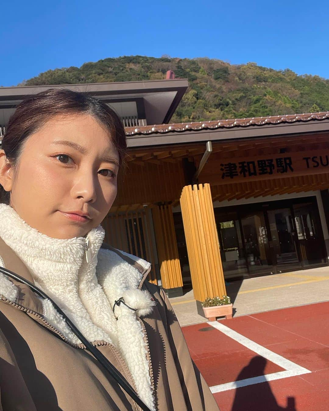 木村那津美さんのインスタグラム写真 - (木村那津美Instagram)「💨  兼頭のぞみとかいて〇〇常習犯と読みます🥹 （今朝は急がば回れで迂回したら 結局その道も遅くなったそうです🥹 安全第一なので、遅くなる連絡さえしてくれたら、と 我々は思っております。）  プチ女子旅してきました🥰🥰 津和野の方、あげたがりさん多い （ありがとうございます）」11月14日 23時57分 - natsumi_kimura1018