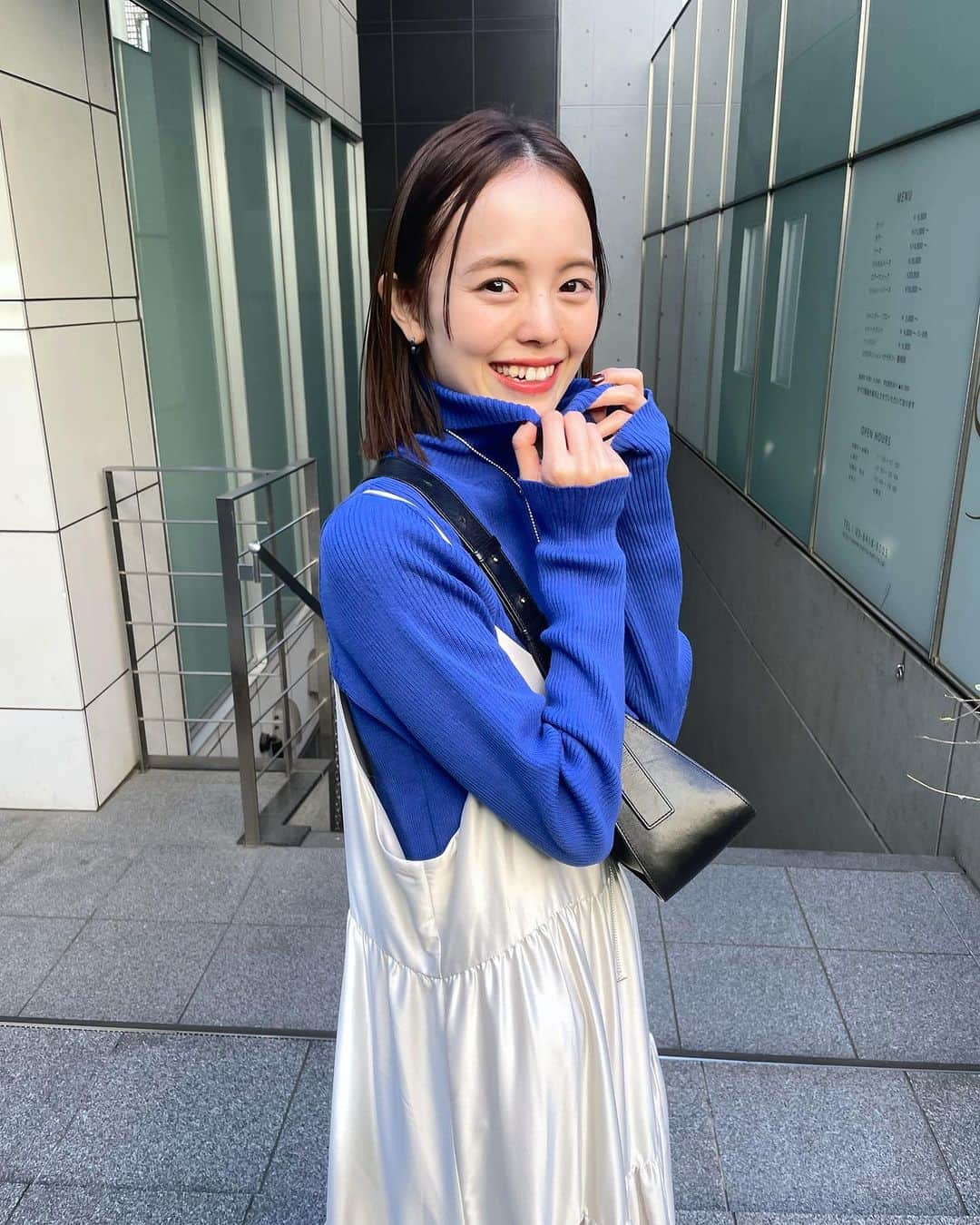 森川小百合さんのインスタグラム写真 - (森川小百合Instagram)「💙💙💙  AWのブルーはこんな感じのパキッとブルーが気分🫐  やっぱり1番好きな色！  サテンのキャミワンピ合わせ💯 @akane__11.1 ちゃんの赤ニット合わせも色々かわいいっ  .  #mystic#mystic_2023ss#mystic_mystyle#コーディネート#ワンピースコーデ#ワンピ#秋#秋服#夏服#ワンピース#ジャケット#ジャケットコーデ#ミニスカ#スカート#スカパン#デート#デート服#おでかけ#おでかけコーデ#163cm#163cmコーデ#骨格ウェーブ #骨格ナチュラル#骨格ウェーブ#ニット#ニットコーディネート#秋#冬#原宿#表参道#スタバ#スターバックス」11月14日 23時58分 - lily.s_y