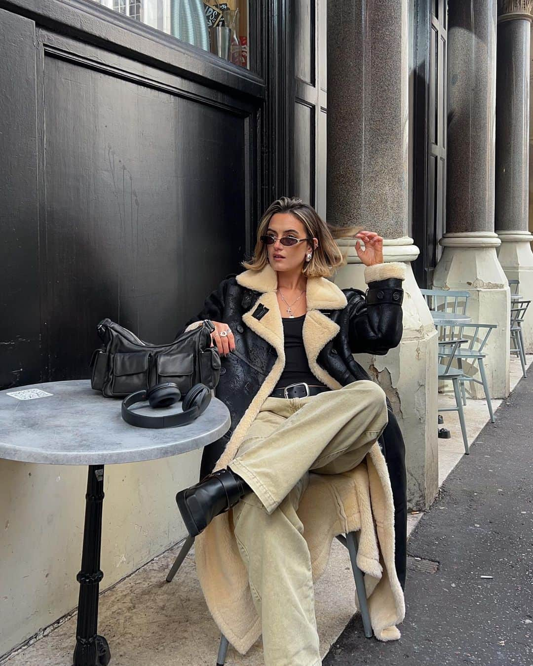 トップショップさんのインスタグラム写真 - (トップショップInstagram)「It’s cold outside.   #Topshopmuse @ellenbrockygirl wears oversized aviator coat [127554450] + oversized pocket acid wash trousers [132253354] + ruby leather boot [132339334]」11月15日 20時00分 - topshop