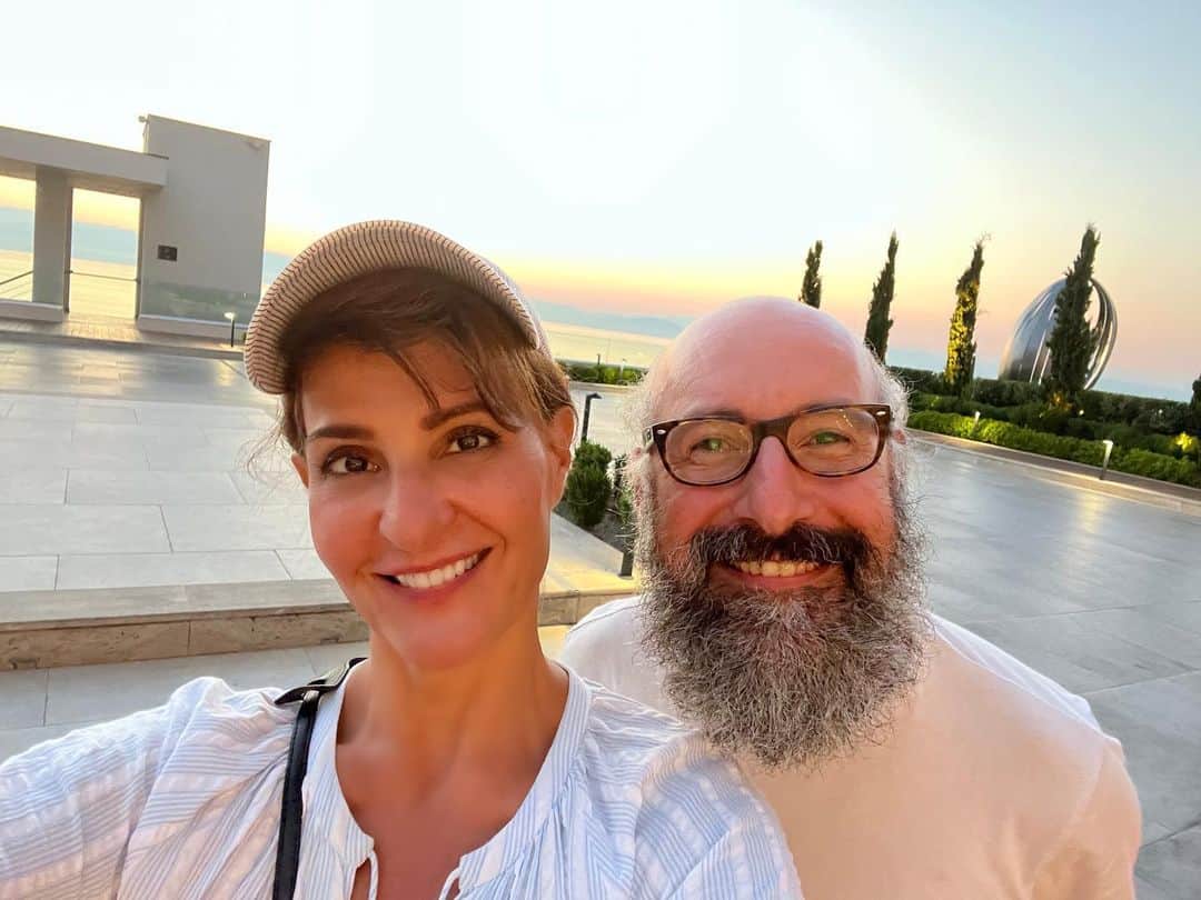 ニア・ヴァルダロスさんのインスタグラム写真 - (ニア・ヴァルダロスInstagram)「MY BIG FAT GREEK WEDDING 3, behind the scenes shots of cast and crew! #family #crew #actor #comedy #love #greece #director #writer #filmmakers #mybigfatgreekwedding 3 #instagood  #photooftheday #art #picoftheday  #travel #style #instadaily #friends #music #fun #motivation #lifestyle #nofilter #instamood #sun #instapic #laugh」11月15日 0時08分 - niavardalos