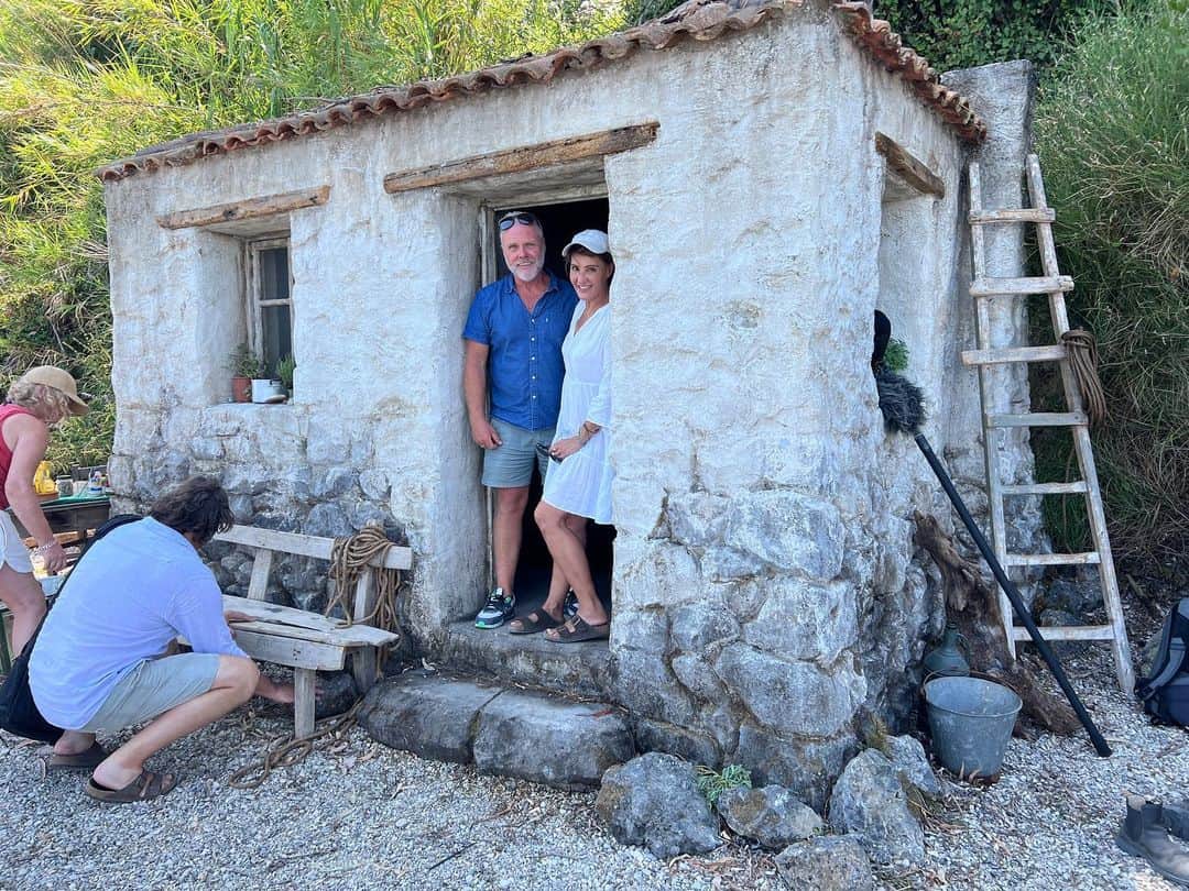 ニア・ヴァルダロスさんのインスタグラム写真 - (ニア・ヴァルダロスInstagram)「MY BIG FAT GREEK WEDDING 3, behind the scenes shots of cast and crew! #family #crew #actor #comedy #love #greece #director #writer #filmmakers #mybigfatgreekwedding 3 #instagood  #photooftheday #art #picoftheday  #travel #style #instadaily #friends #music #fun #motivation #lifestyle #nofilter #instamood #sun #instapic #laugh」11月15日 0時08分 - niavardalos