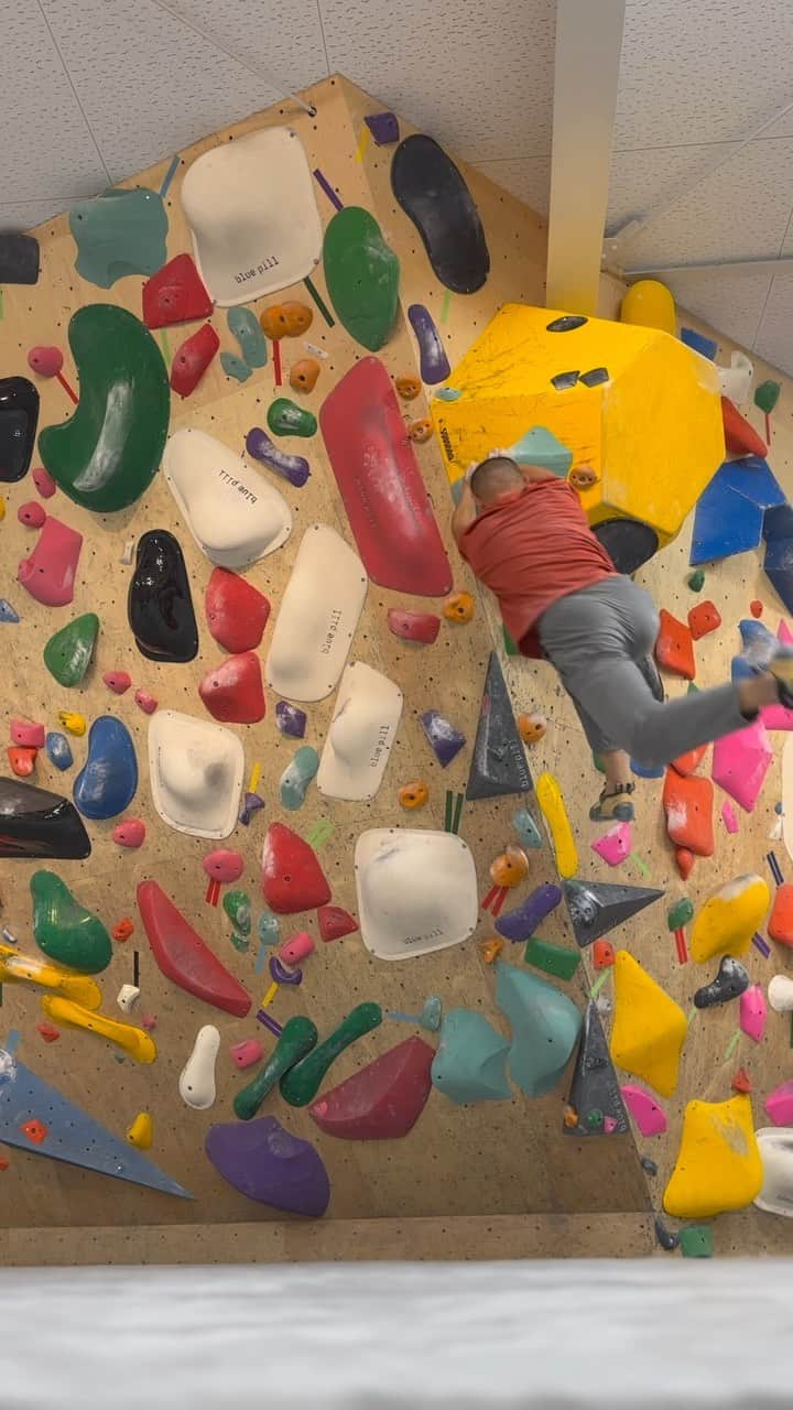 平山ユージのインスタグラム：「New settings @basecamp_hanno  I just stop to climb some of them and there are many of boulder problems with new holds,macro and volume.   This video was one of nice boulder with @chapterclimbing   You’ll love it and you’ll love new setting Boulder problems with a lot new holds @chapterclimbing @bluepillclimbing @squadraholds @kumikiclimbing @grizzlyholds @magalaclimbingholds ✨✨✨🎶🥰  Wall:Dominater  Holds: @chapterclimbing  Setter @mn1516  Grade: V5/1Q  飯能店で沢山の課題が新しいホールド、マクロそしてボリュームでセットされている。その課題を登りたく少し寄らせてもらった。 動画は中でもナイスなChapter課題✨✨👍 この課題は皆んな好きだと思う、そして新しいChapter,Blue pill,Squadra,Kumiki,Grizzly,Magala が使われた課題の新しいセットは皆んな好きでしょう✨✨👍🥰  @thenorthfacejp  @beal.official  @climbskinspain  @carbongrip  @sendclimbing  @rustamclimbing  @onebouldering  @basecamp_onlineshop  @bc_mgmt  @basecamp.import  @basecamp_hanno  #hanno #groove #night #squadraclimbingholds #ベースキャンプ飯能  #neverstopexploring #tnfathletes #tnfjp #ザノースフェイス」