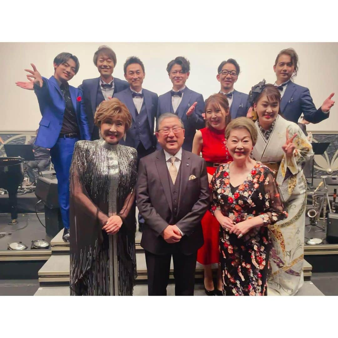 おかゆさんのインスタグラム写真 - (おかゆInstagram)「🎼🐶🤲🎶🎸💫🌈  明治座創業150周年記念 「徳光和夫の名曲にっぽん」 初の明治座の舞台…ドッキドキでしたが 無事、初日を終えました…🎸🐶  お越し下さいましたお客様、 徳光さんをはじめ、豪華ゲストの皆様、 バンドの皆様、スタッフの皆様、関係者の皆様、 本当に…有難うございました🎶🥹  番組の視聴者だった私が、徳光さんの隣で 歴史ある明治座の記念すべき節目にご一緒し 先輩方のトークやパフォーマンスを 間近で観させて頂いて 舞台から歌や声を届けられる機会… 本当に夢のようです🥲 初の明治座の舞台、緊張しましたが 幸せな一日を過ごさせて頂きました🥲🎼  改めて、応援下さる皆様に 心から感謝の思いでいっぱいです😢🌈 明日も楽しく全力でアシスタントを務めます💪🔥  明治座でお待ちしております🤗💫  #BSテレ東 #徳光和夫の名曲にっぽん  #明治座 #明治座創業150周年記念  #徳光和夫 さん #小林幸子 さん #由紀さおり さん #市川由紀乃 さん #ベイビーブー の皆さん #辰巳ゆうと さん #感謝」11月15日 0時16分 - okayu_dayu