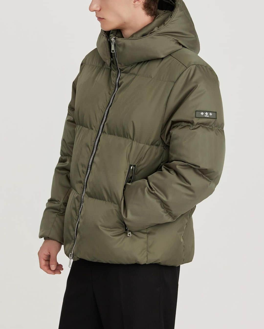 タトラスのインスタグラム：「Stylish and eco-friendly. Crafted from 100% recycled ECONYL® yarn, GRAMI is a mid-length jacket that boasts a relaxed fit that effortlessly complements casual styles. Functionality is guaranteed with roomy pockets and a water-repellent finish.  #tatras23aw」