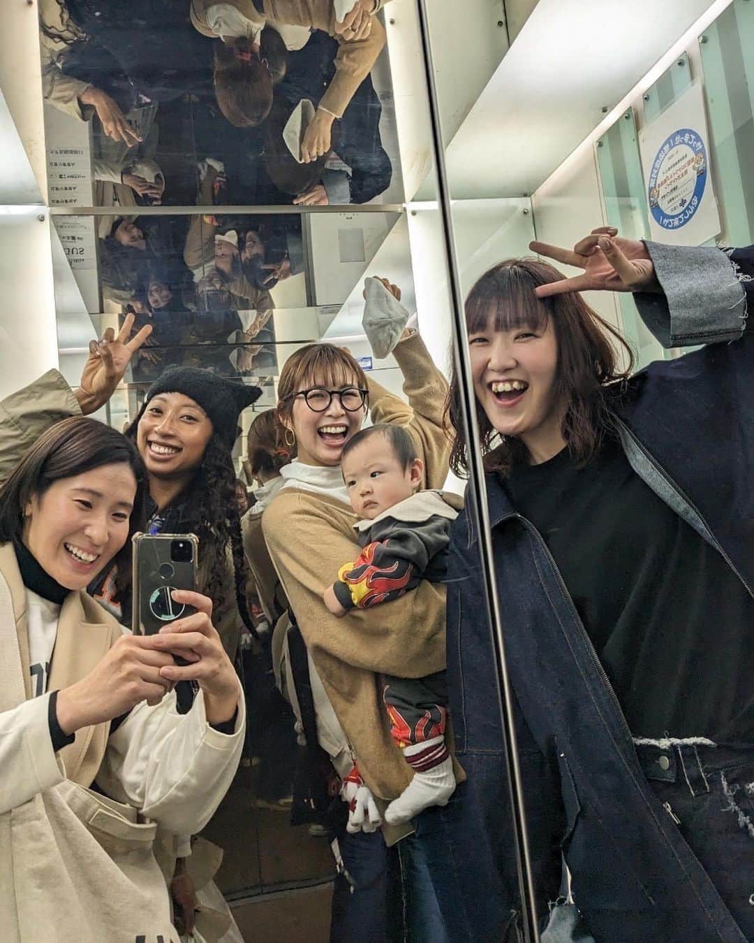 のインスタグラム：「. 女子会に混ぜてもらってご満悦でしたね😋✌🏼 ( みんなありがと🫶🏼 )」