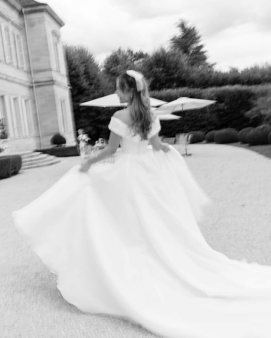 Pronoviasのインスタグラム：「Imagine marrying the love of your life in the south of France 💛 #PronoviasBride  Dress: Farrah Bride: @chanelhandel Photography: @wallflowerweddings Florist: @fairyfleur1 Hair Stylist: @alexiabigaudmorin_hmua  Makeup Artist: @alexiabigaudmorin_hmua  Venue: @chateauladurantie Wedding Planner: @chatelaine_events  Rentals: @ourfabulousthings @fete24france  Share your love story at pronovias.com/share-love-story ✨  #Pronovias」