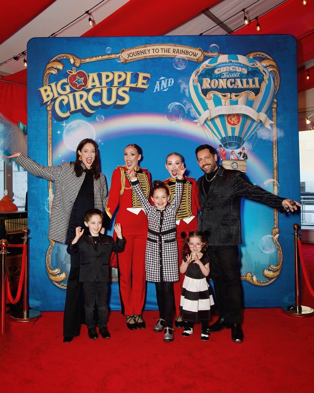 ココ・ロシャのインスタグラム：「The circus is always a good idea 🎪 thanks for having us on opening night @bigapplecircus」