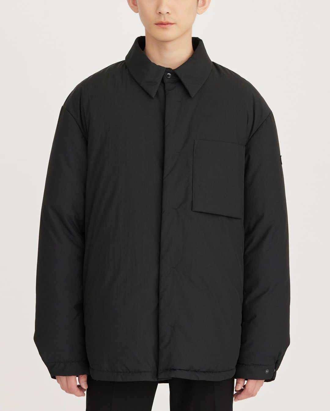 タトラスさんのインスタグラム写真 - (タトラスInstagram)「Elevate your style to new heights with KIRIU. Impeccably crafted from uniquely textured taffeta, this jacket seamlessly blends sophistication and design prowess, reminiscent of the classic coach jacket. An infusion of timeless elegance and an extra dose of down-filling promise unparalleled warmth for a luxurious statement.  #tatras23aw」11月15日 0時32分 - tatras_official
