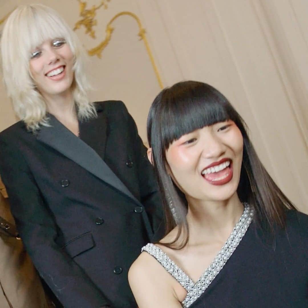 カールラガーフェルドのインスタグラム：「Tonight’s dress code? Chic. Unexpected. Lavish. Confident. #KARLLAGERFELD」