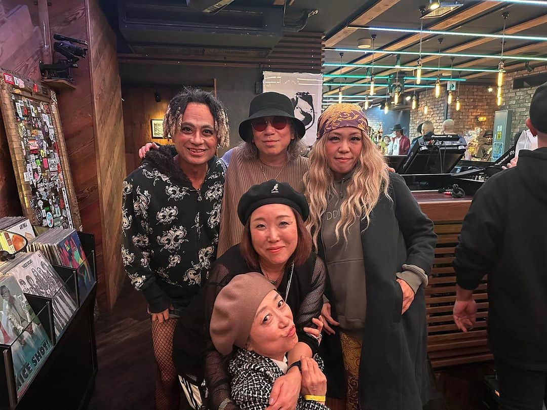 m.c.A・Tのインスタグラム：「11/12、めっちゃ盛り上がりました！久しぶりのDJ HIYOCOさんとのセッション、 久しぶりに会えたWoddy Funk&Serjho Mutoさん、もちろん直美ママ！ ライブハウスはもちろんだけどクラブ活動も楽しいね！ありがとうございました！」