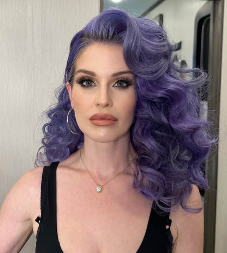 ケリー・オズボーンのインスタグラム：「The bigger the hair the closer to GOD!」