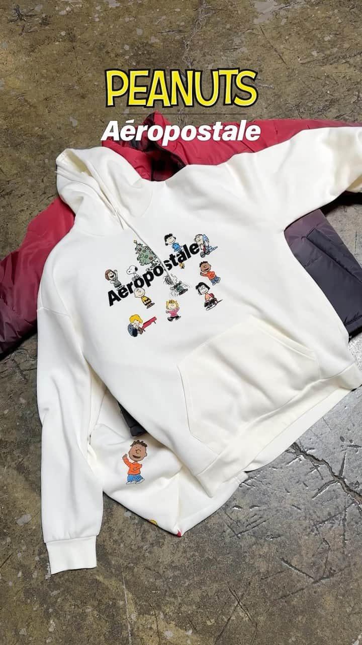 エアロポステールのインスタグラム：「Most Wanted Needed: Peanuts® | Aéropostale. Time to gift cozy 🎁 #WearAero #AeroxPeanuts」