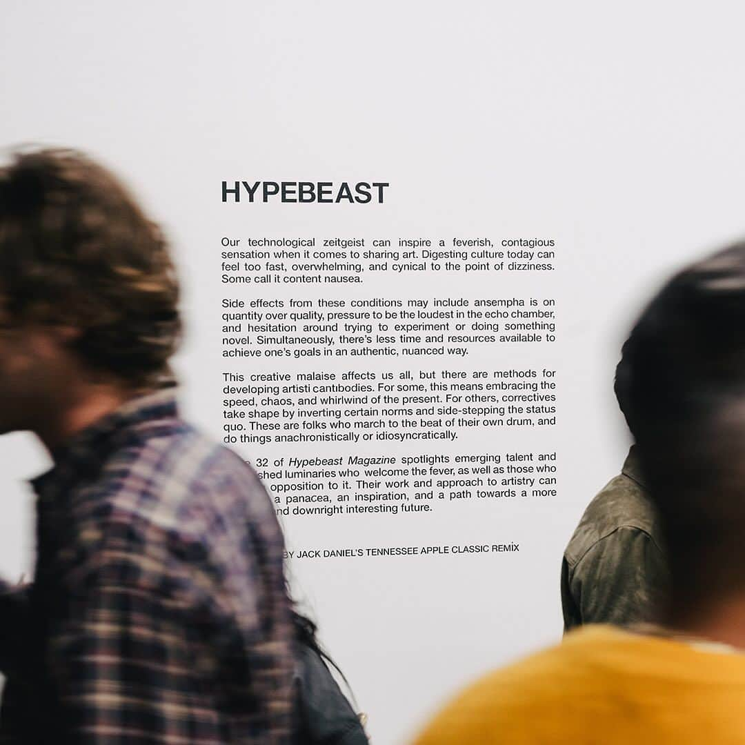 HYPEBEASTさんのインスタグラム写真 - (HYPEBEASTInstagram)「Hypebeast Magazine exhibition for “The Fever Issue” took place in Los Angeles downtown. It featured artworks by Benny Andallo, Gangbox, Small Talk Studios, Karu Research, Metalwood Studio and many more. Issue #32 is available via @hbx now.」11月15日 1時01分 - hypebeast