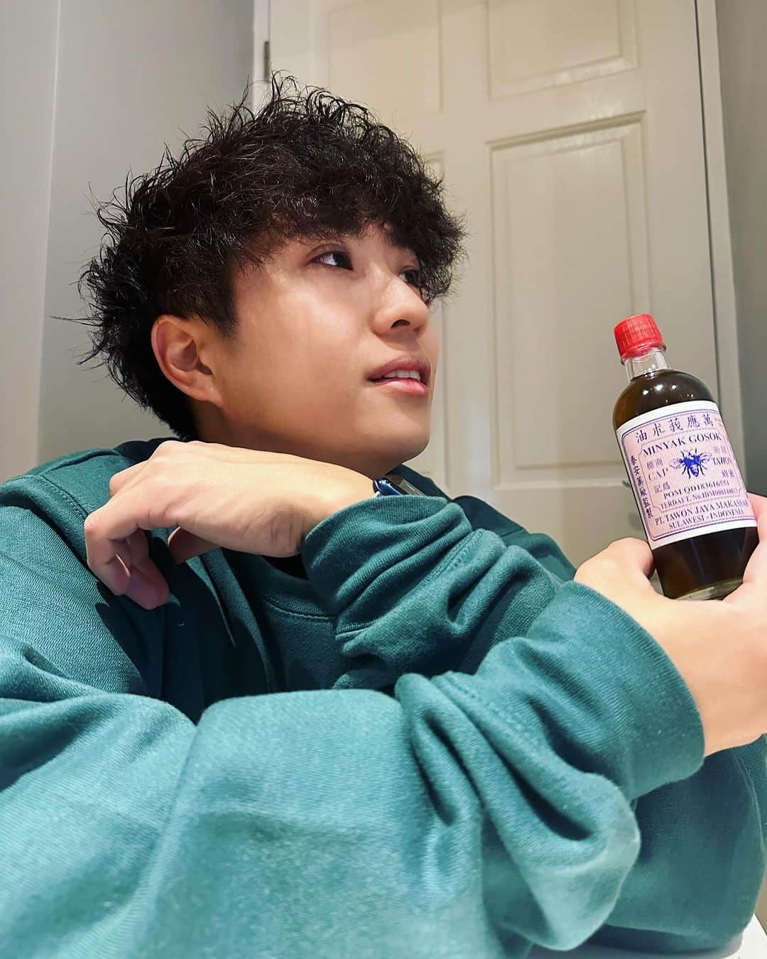 大塚稜馬さんのインスタグラム写真 - (大塚稜馬Instagram)「The photoshoot i’ll take if I become the BA of Minyak Tawon Indonesia wkwk  #minyaktawon  #wasedaboys #pr」11月15日 1時04分 - otk_rym