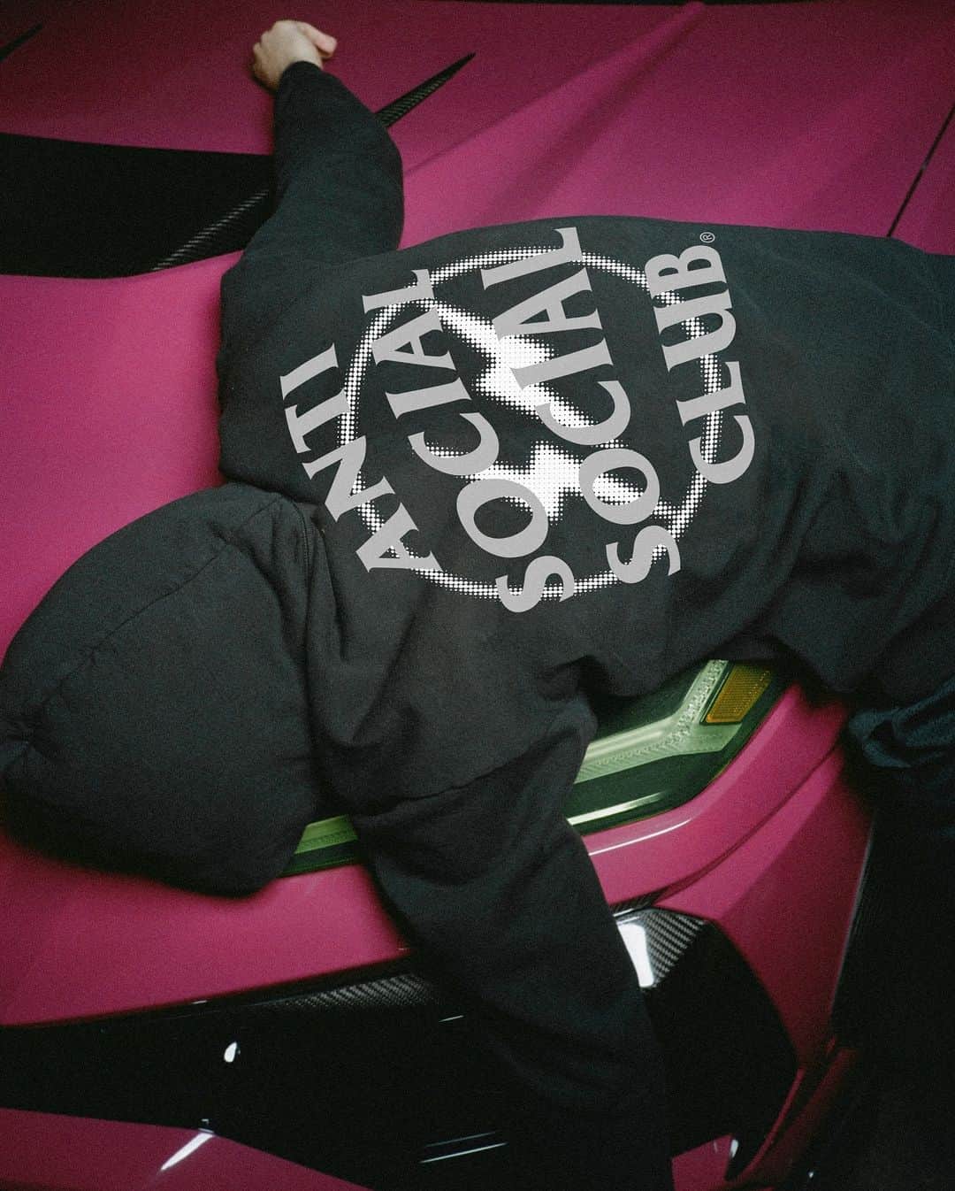 藤原ヒロシのインスタグラム：「ASSC X FRAGMENT  SATURDAY NOVEMBER 18  MEMBERS ONLY: 8:00 AM (PST)  GENERAL PUBLIC: 11:00 AM (PST)  WORLDWIDE RELEASE ONLINE  WWW.ANTISOCIALSOCIALCLUB.COM」