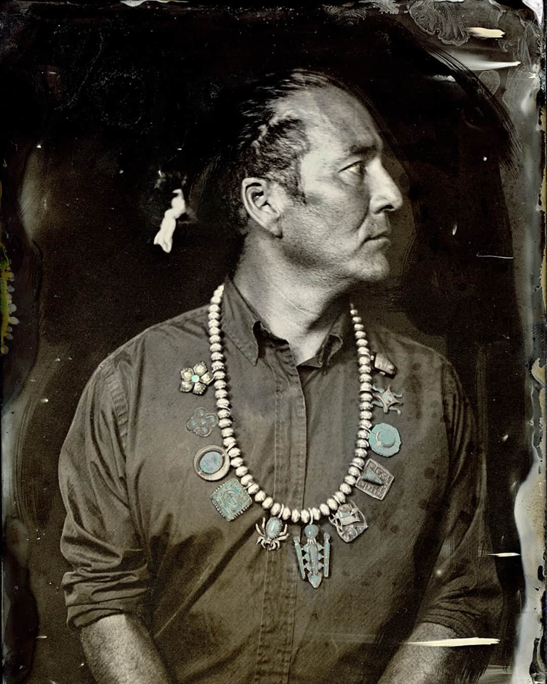 メトロポリタン美術館のインスタグラム：「Hey photographers! 📸 Curious about the tintype process? ⁣⁣ ⁣⁣ Join us this weekend for two days of programs with photographer Will Wilson (Diné, Navajo)—Head of Photography at Santa Fe Community College (@willraywilsonstudio).   On Saturday, November 18, Wilson will lead free 45-minute sessions on #tintype photography where you can gain insight into this early photographic technique and learn about Wilson’s method and creative choices.⁣ ⁣ On Sunday, November 19, join Wilson for a special talk to explore his unique photographic process, which creates a meaningful experience with the subject that is reflected in the final print. Gain a deeper understanding of his historic, yet contemporary, approach, and learn how Wilson connects time, technology, and communities through his photography.  ⁣⁣ Both events are free, though advance registration is required. Tap the link in bio to sign up. ⁣ ⁣ These programs are presented as part of Native American and Indigenous Heritage Month. Join us all month at The Met to celebrate the rich culture and history of Native American and Indigenous communities through art, talks, and more.  📸 Will Wilson (born 1969). Collection of the artist. (1) Will Wilson (2) Kathleen Ash-Milby (3) Nakotah LaRance (4) Sandra (5) Ron Solimon (6) Gerald and Lynn McMaster」