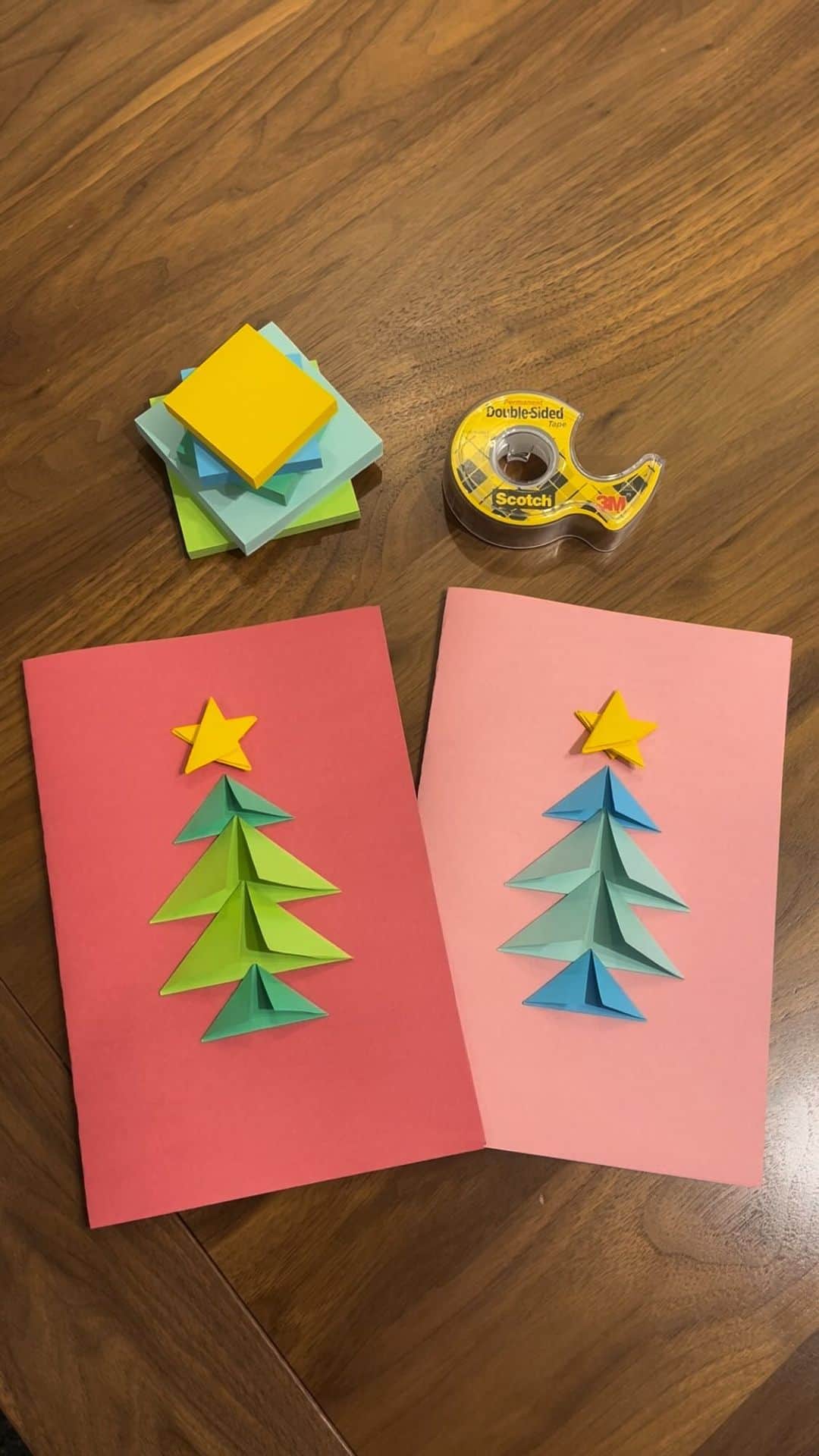 ポスト・イットのインスタグラム：「It’s never too early to get into the holiday spirit! 🎄 🌟 Are you loving these simple, DIY holiday cards as much as we are? 😍 #postitnotes #scotchbrand #diyholiday #holidaycards #wintercrafts」